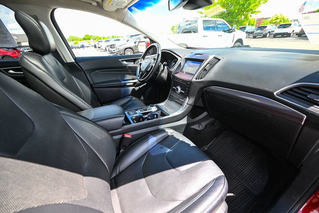 Certified 2019 Ford Edge Titanium w/ Equipment Group 301A AWD/4WD image 25