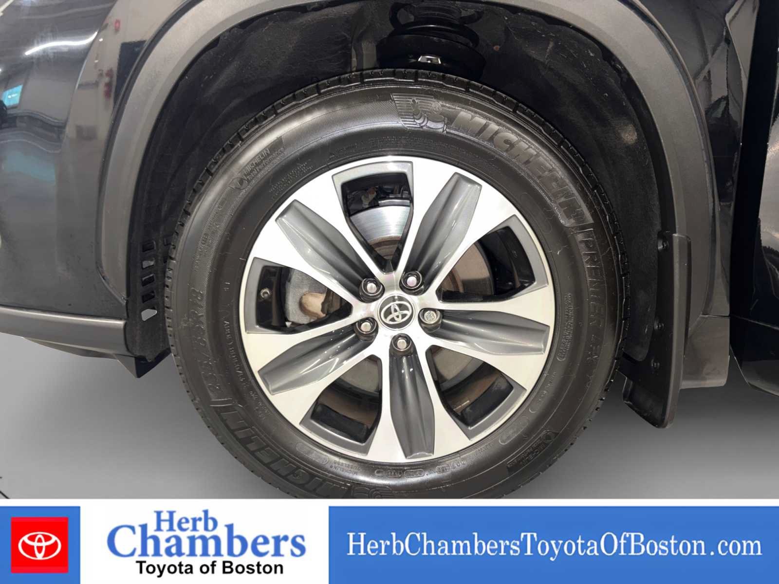 Used 2023 Toyota Highlander XLE AWD/4WD image 7