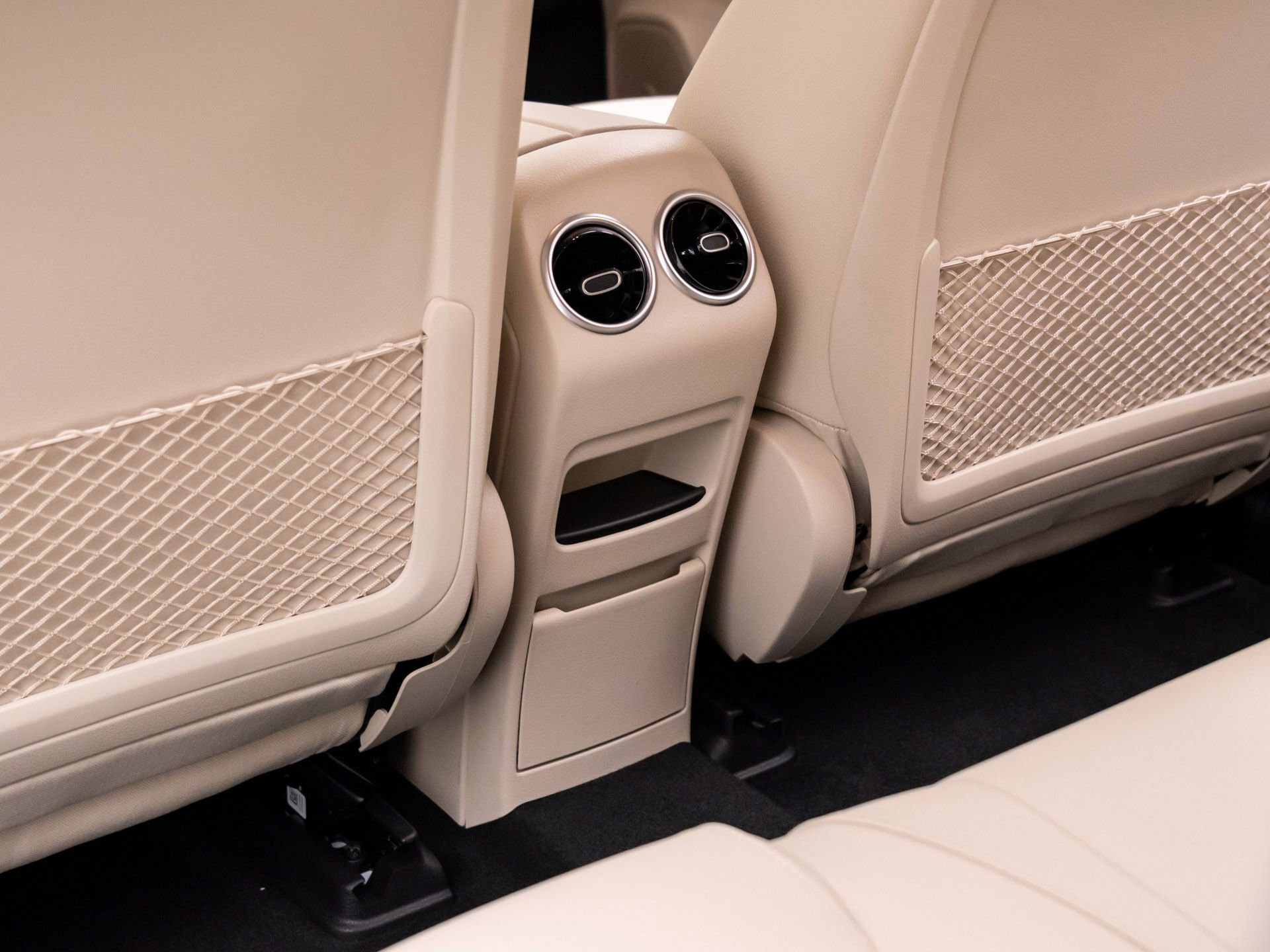 Used 2023 Mercedes-Benz EQB 300 4MATIC w/ Exclusive Package image 19