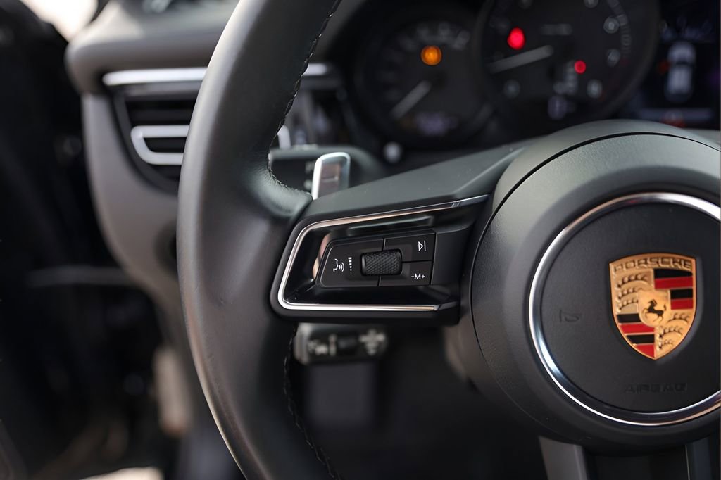 Used 2025 Porsche Macan image 14