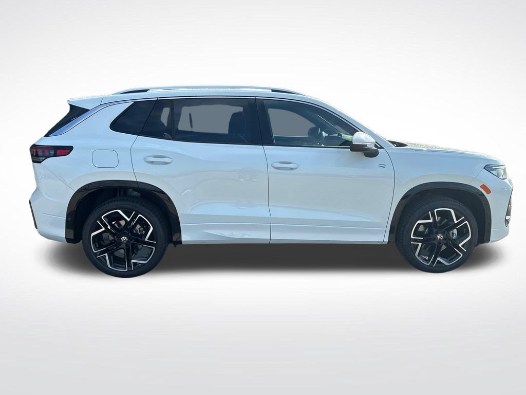 New 2026 Volkswagen Tiguan SEL R-Line AWD/4WD image 2