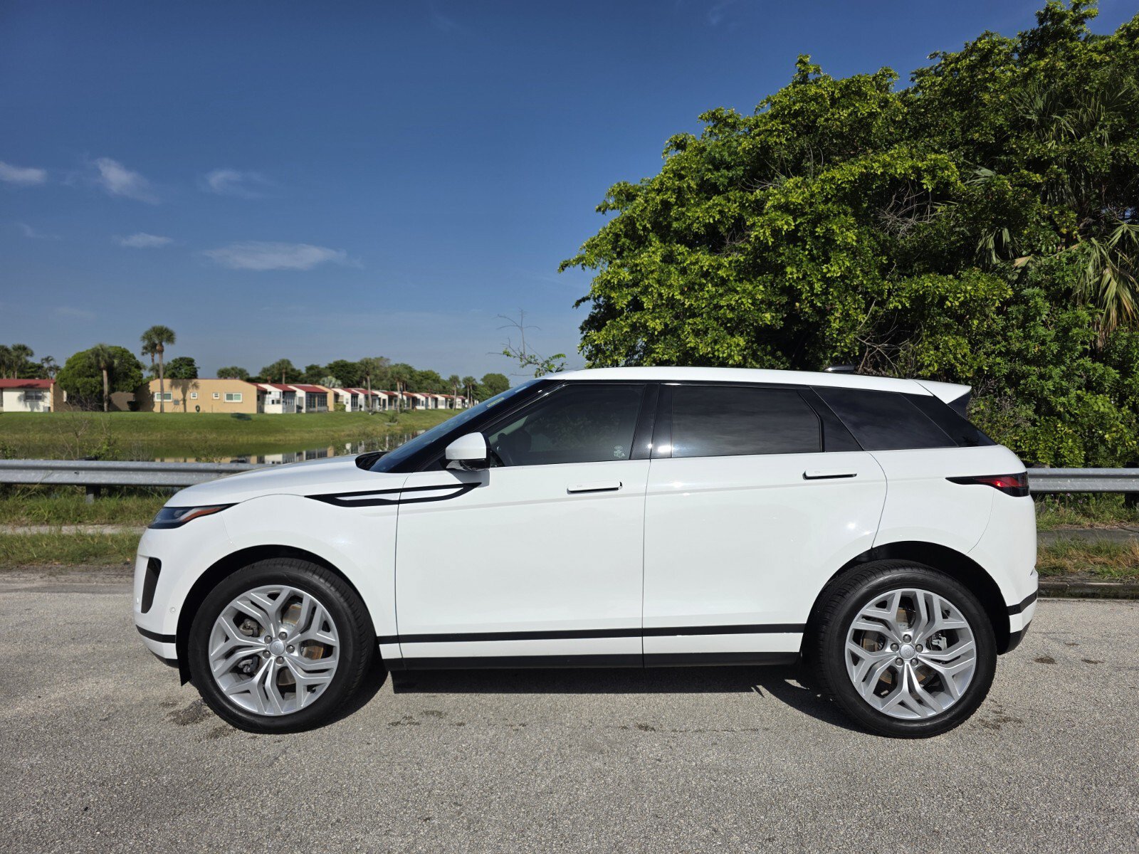 Certified 2023 Land Rover Range Rover Evoque SE AWD/4WD image 7