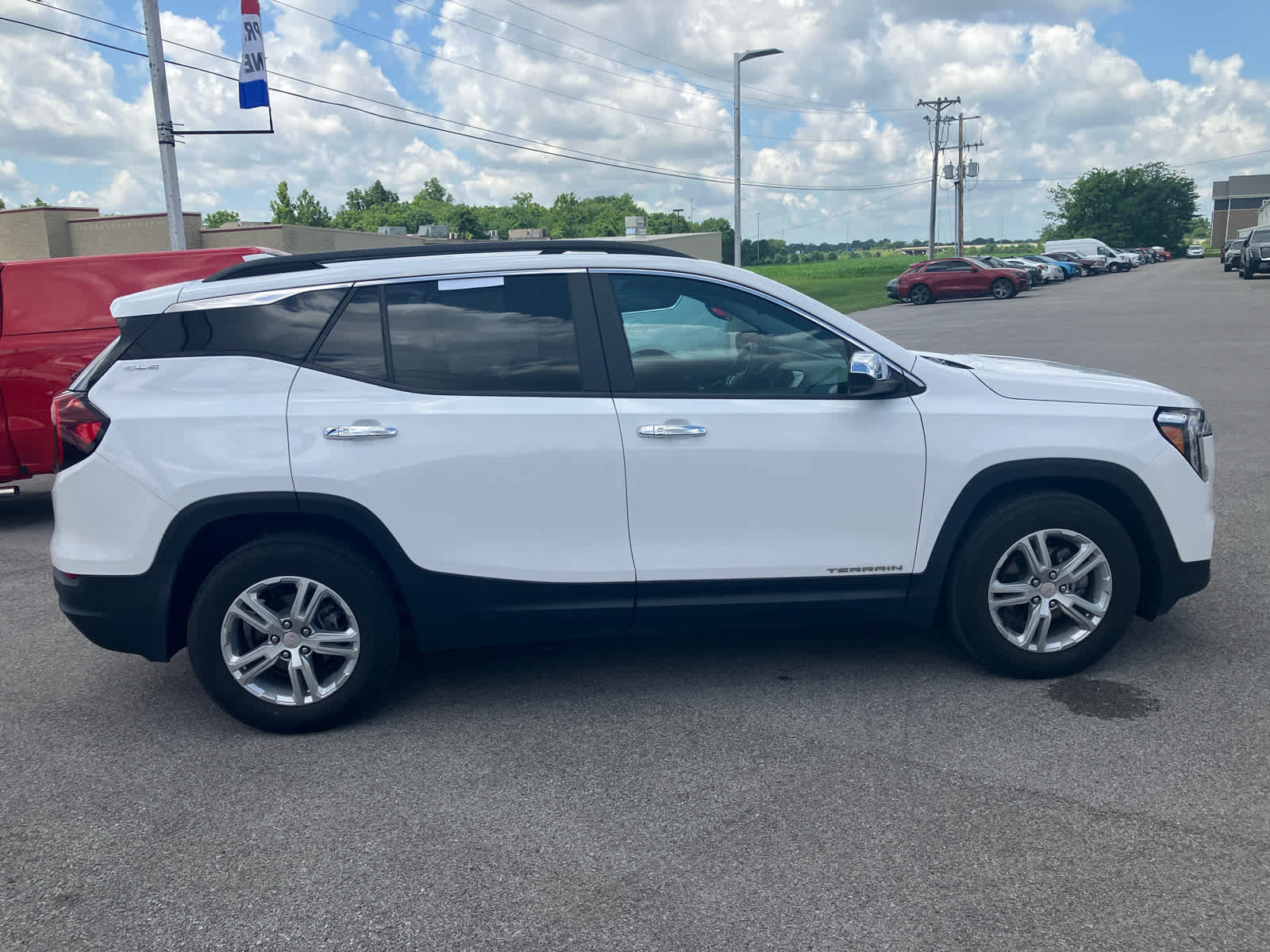 Used 2022 GMC Terrain SLE w/ Driver Convenience Package FWD image 8