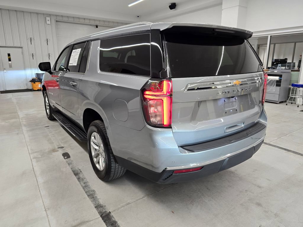 Used 2024 Chevrolet Suburban LT RWD image 4