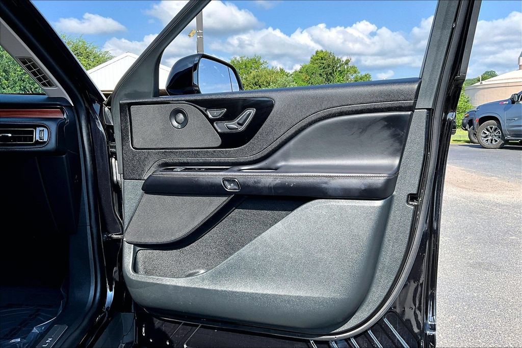 Used 2024 Lincoln Aviator Reserve AWD/4WD image 30