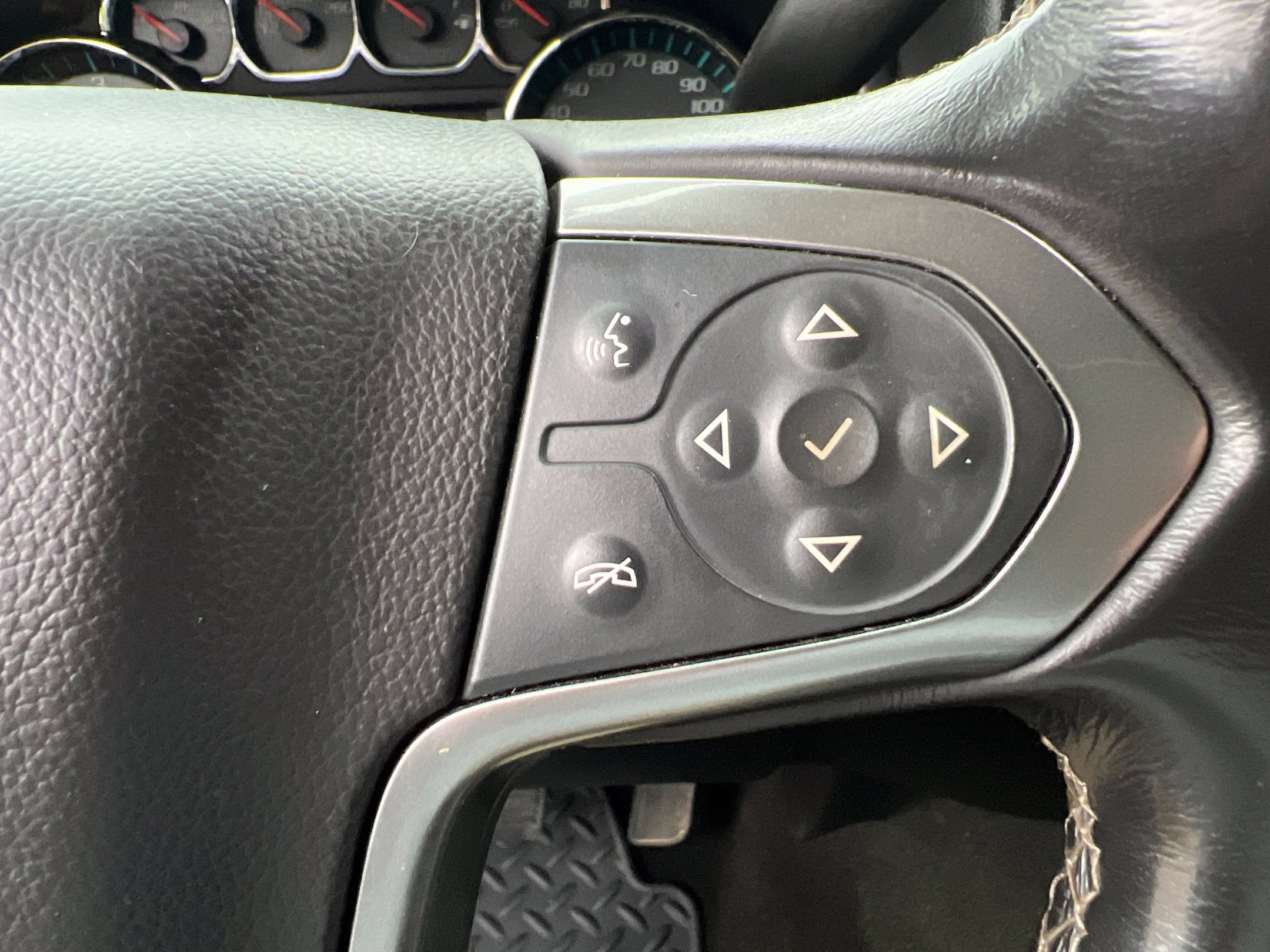 Used 2018 Chevrolet Silverado 1500 LT w/ Redline Edition AWD/4WD image 30