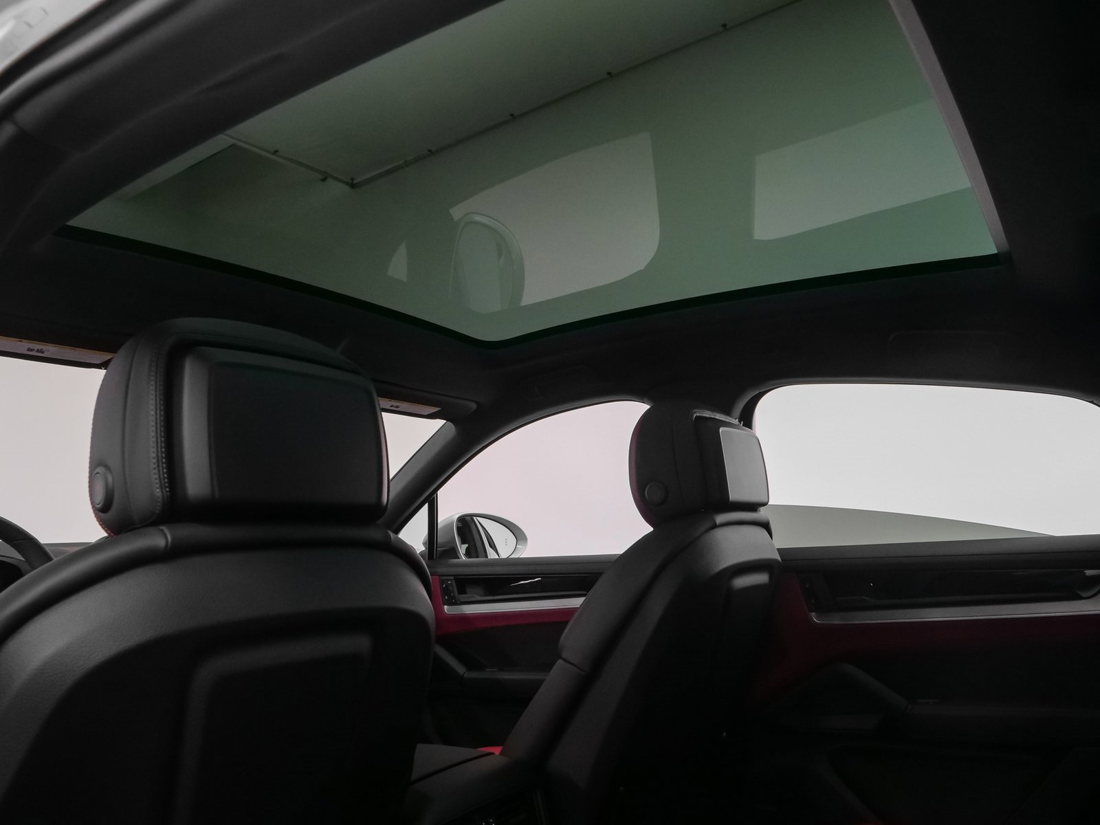 Used 2025 Porsche Cayenne Coupe image 48