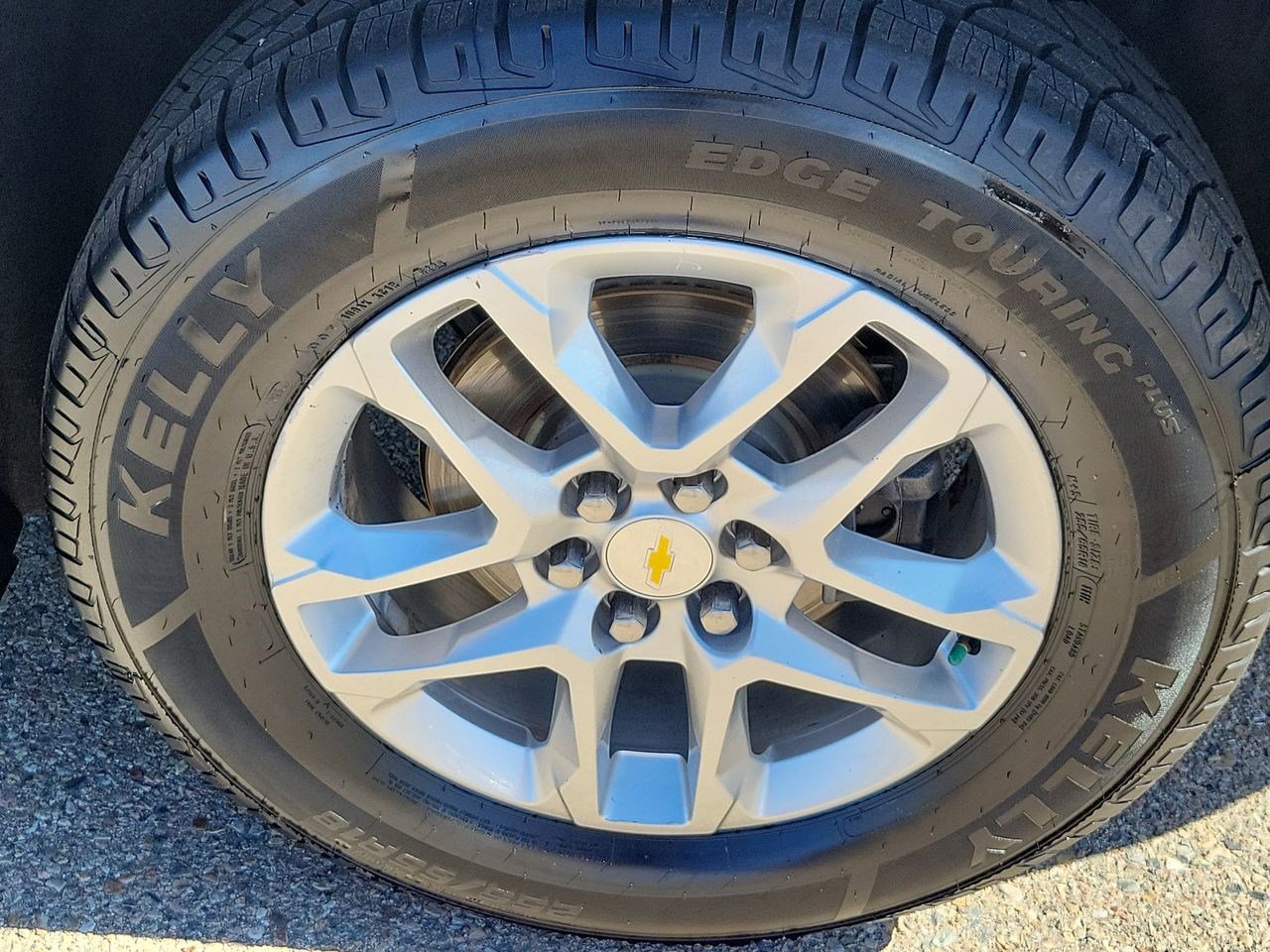 Used 2023 Chevrolet Traverse LS image 37