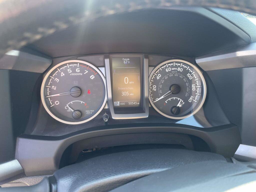 Used 2018 Toyota Tacoma Limited AWD/4WD image 3