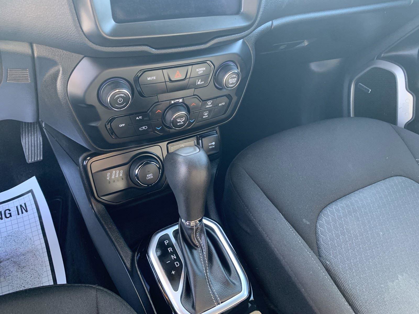 Used 2021 Jeep Renegade Latitude w/ Sun & Sound Group image 15