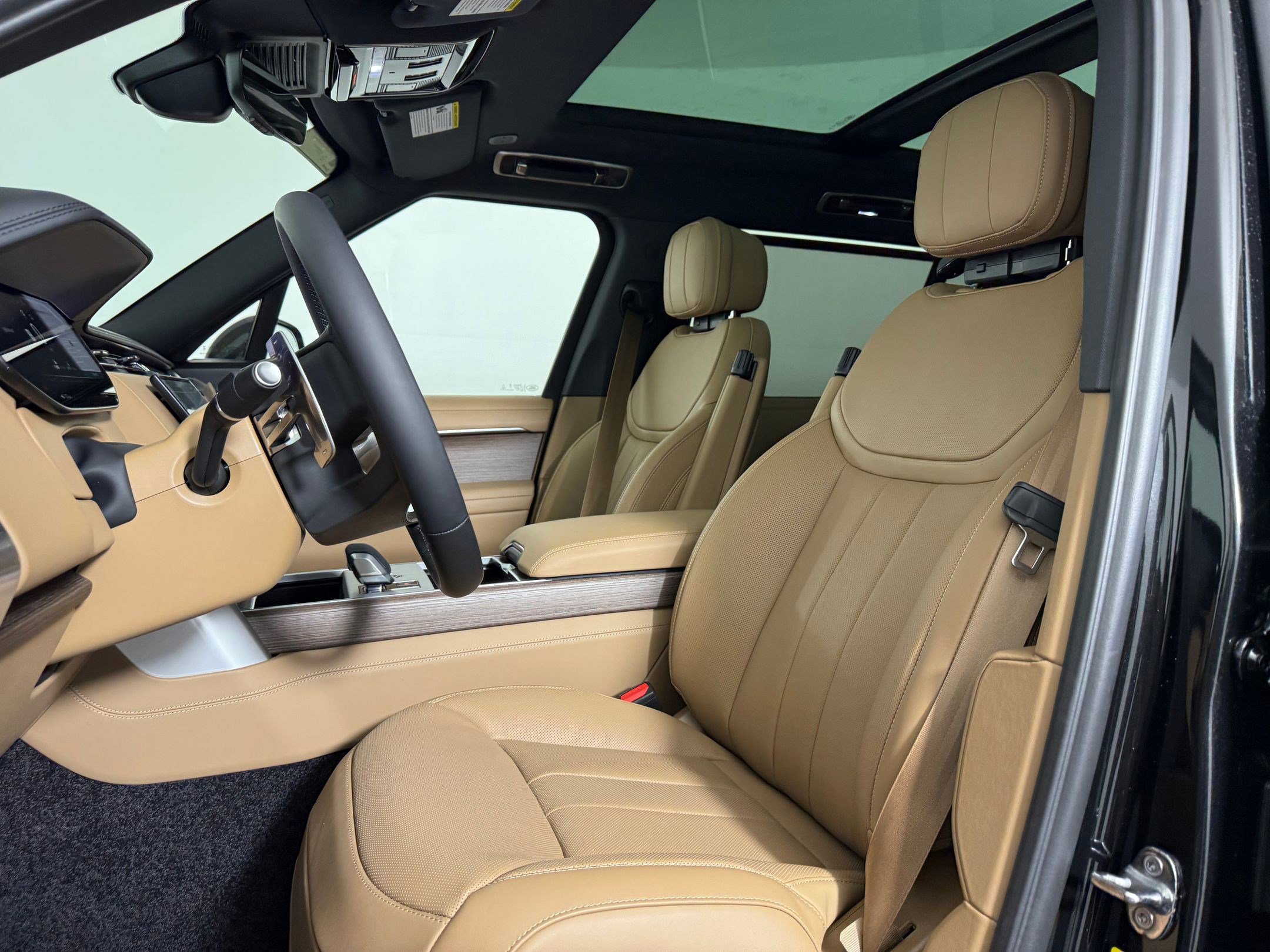 New 2026 Land Rover Range Rover Long Wheelbase SE image 6