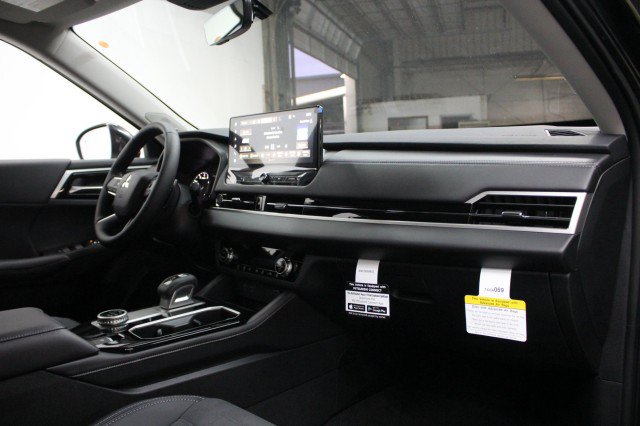 New 2026 Mitsubishi Outlander SE FWD image 17