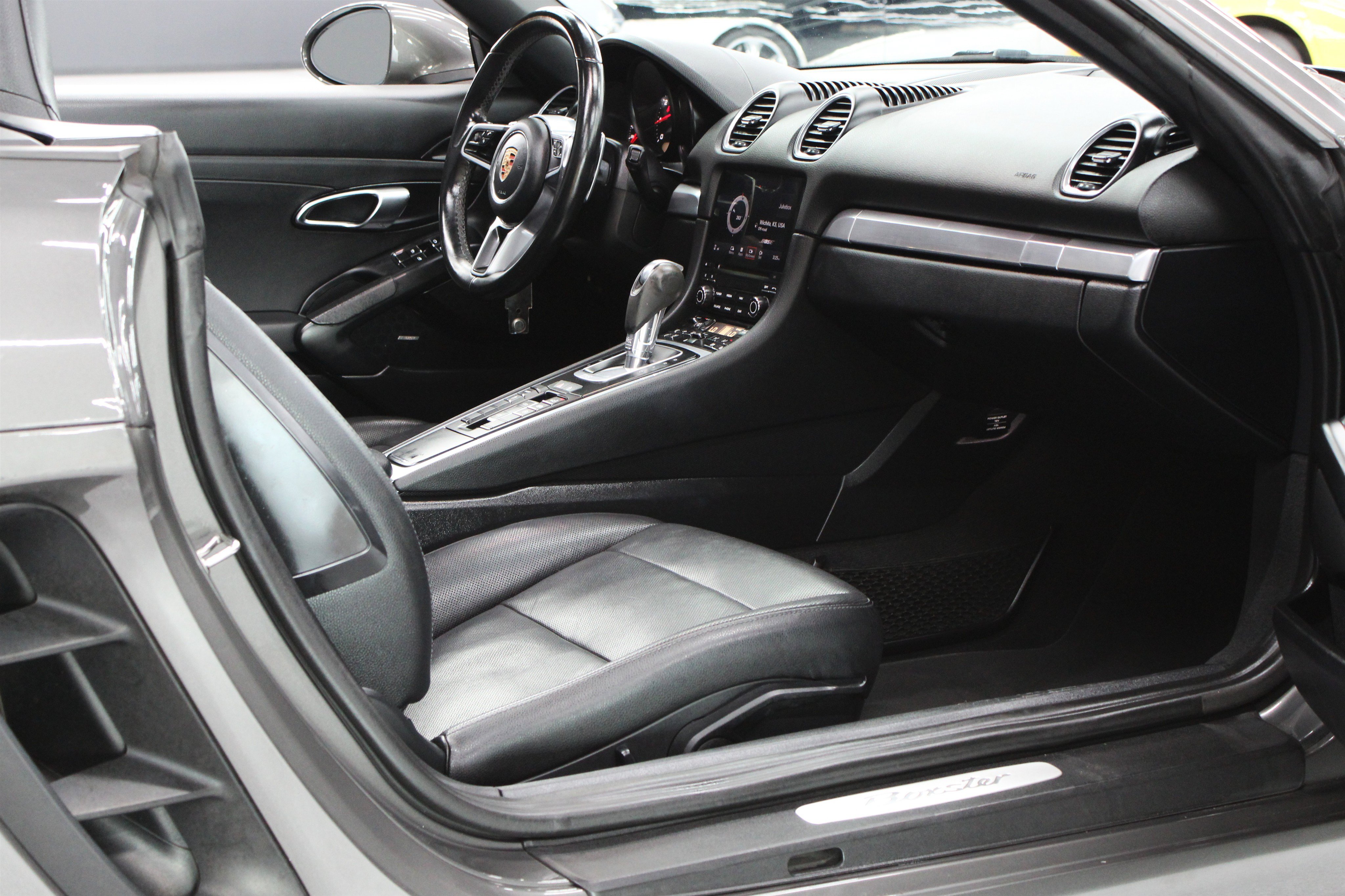 Used 2021 Porsche 718 Boxster w/ Premium Package RWD image 27