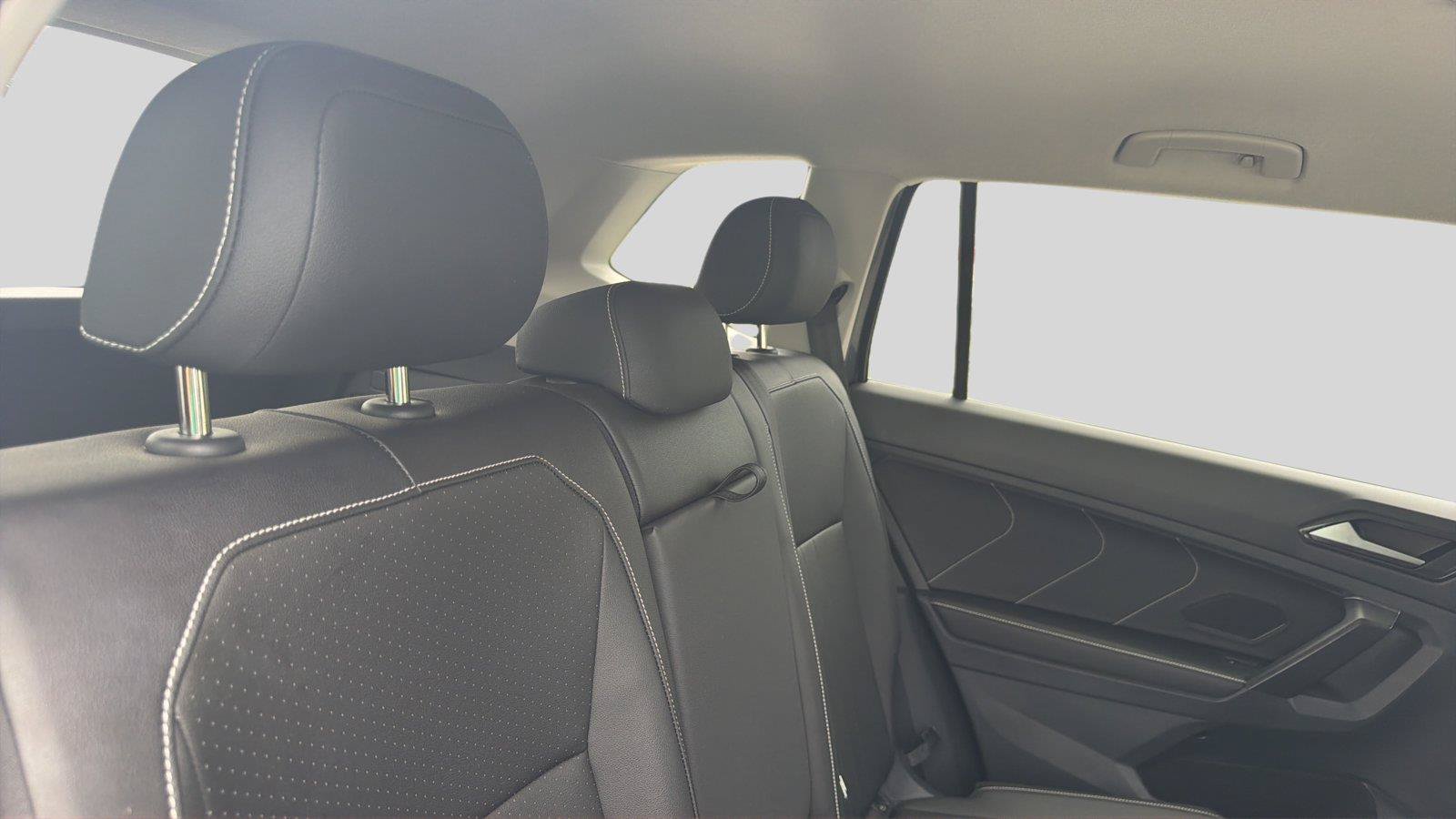 Used 2023 Volkswagen Tiguan SE AWD/4WD image 19