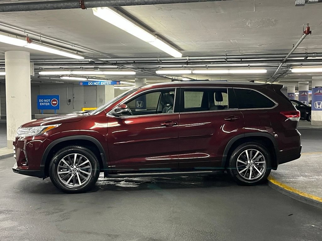 Used 2018 Toyota Highlander XLE AWD/4WD image 32