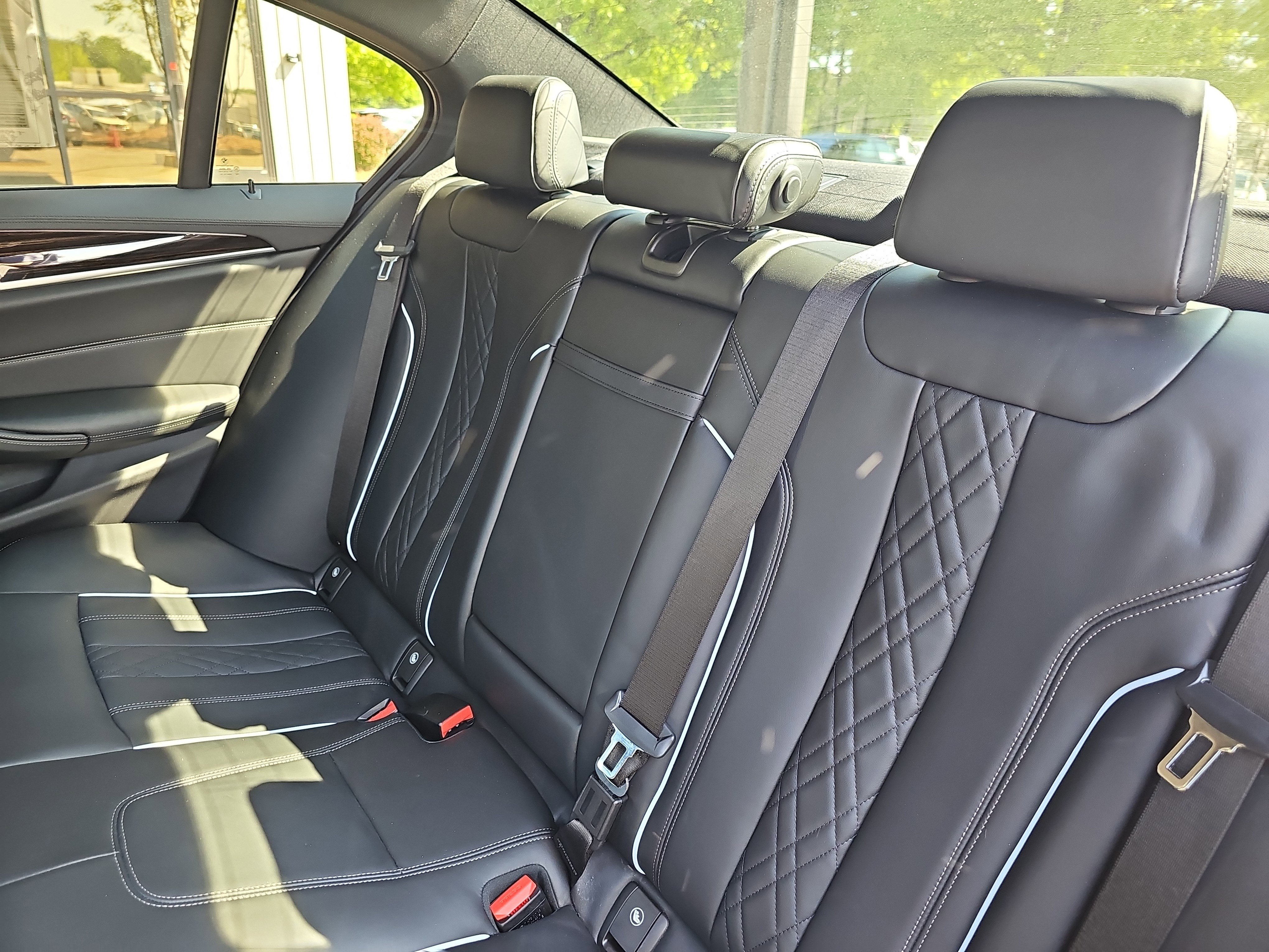 Used 2018 BMW M550i xDrive w/ Driving Assistance Package image 15