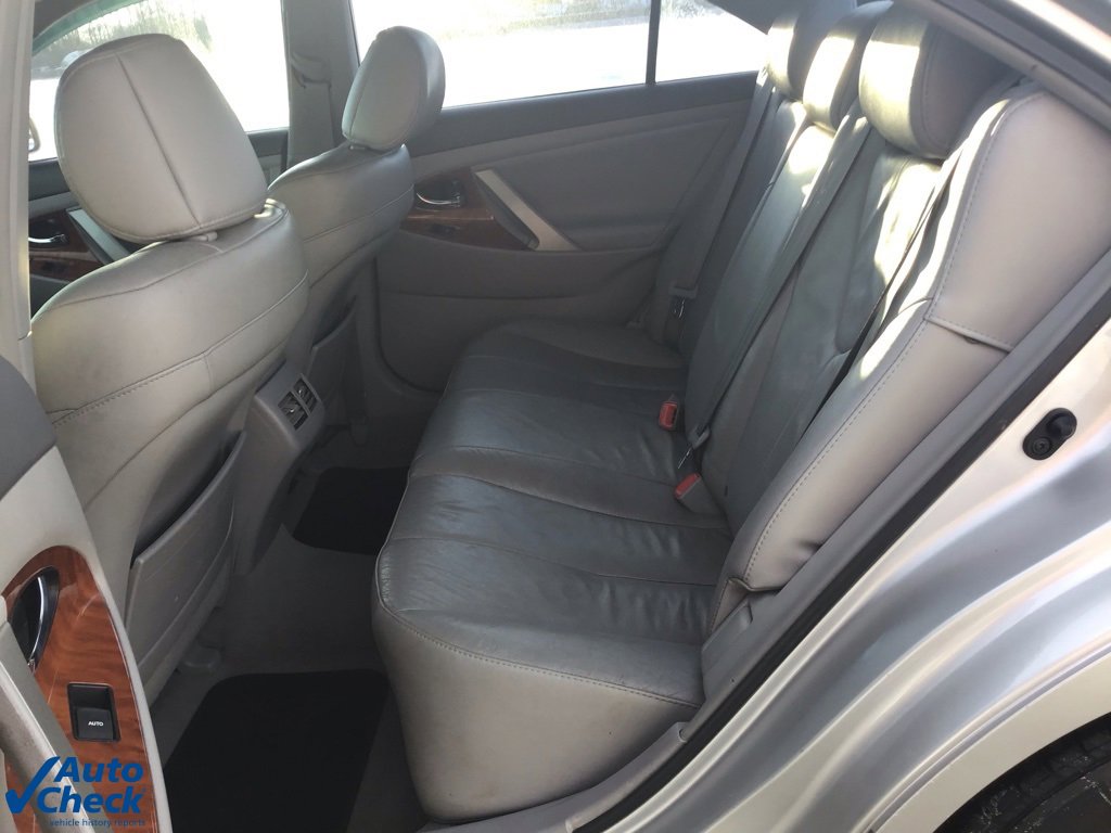 Used 2010 Toyota Camry XLE image 10