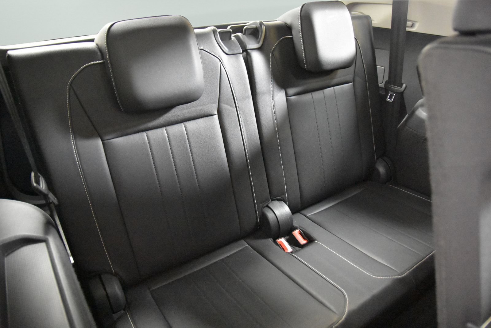 Used 2024 Volkswagen Tiguan SE FWD image 33