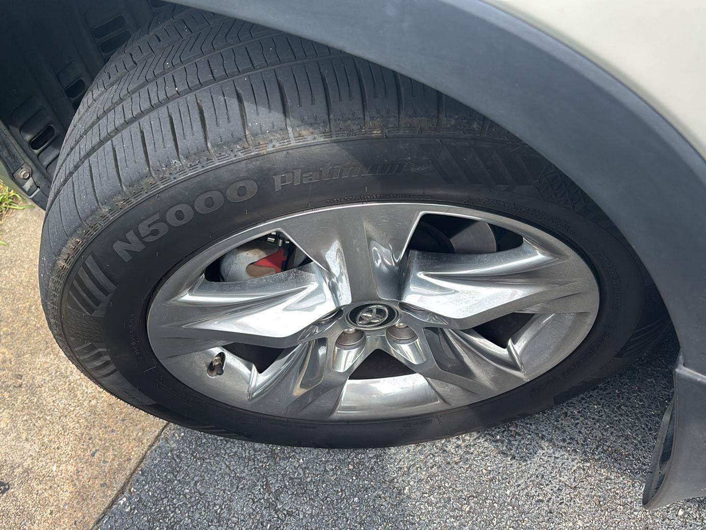 Used 2018 Toyota Highlander FWD V6 image 6