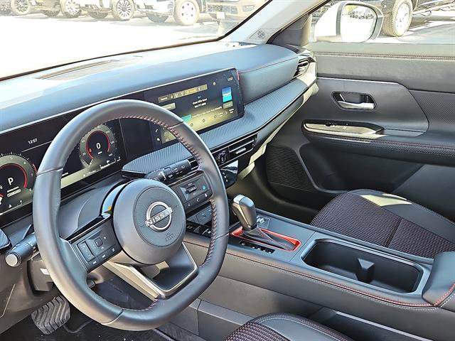 Used 2025 Nissan Kicks SR image 12