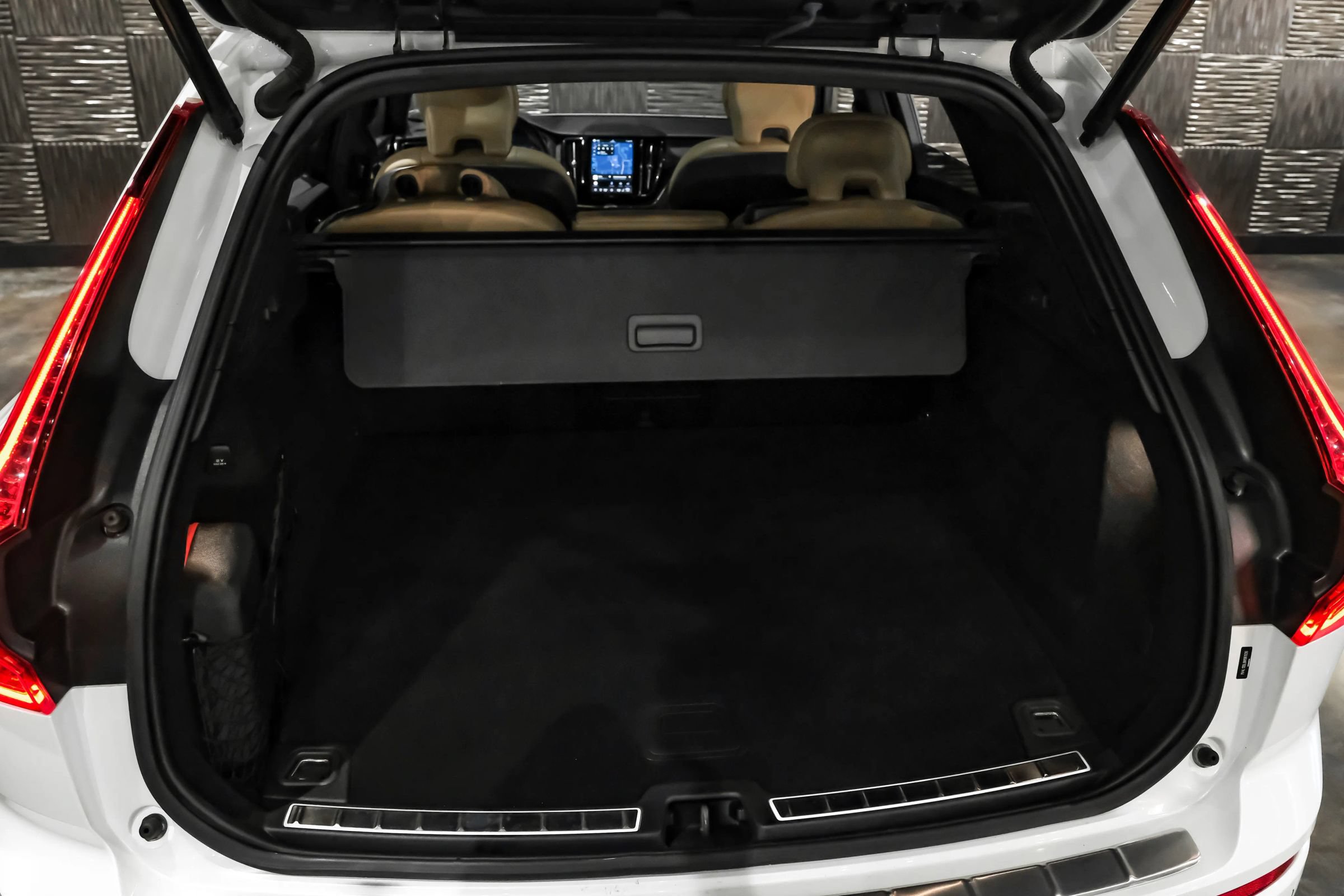 Used 2022 Volvo XC60 B5 Inscription w/ Advanced Package FWD image 47