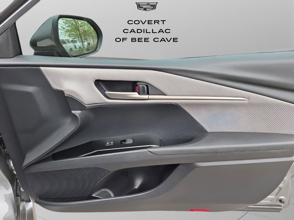 Used 2025 Toyota Camry SE w/ Convenience Package image 15