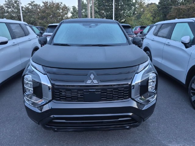 New 2026 Mitsubishi Outlander LE FWD image 8