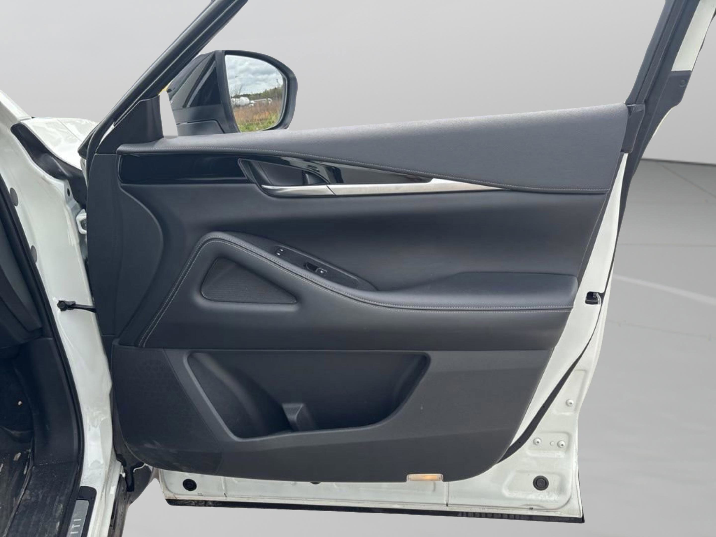 Used 2023 INFINITI QX60 Pure image 39