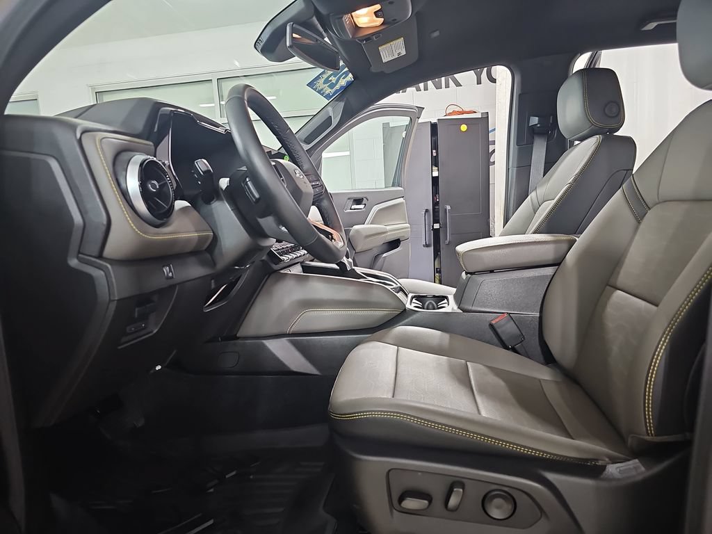 Certified 2025 Chevrolet Colorado ZR2 w/ Technology Package AWD/4WD image 18