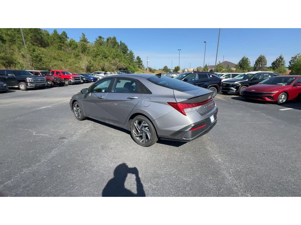 New 2025 Hyundai Elantra SEL image 6