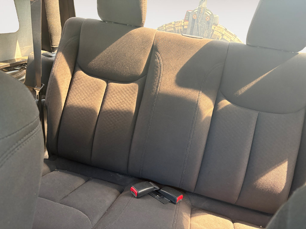 Used 2018 Jeep Wrangler Sport w/ Connectivity Group AWD/4WD image 13