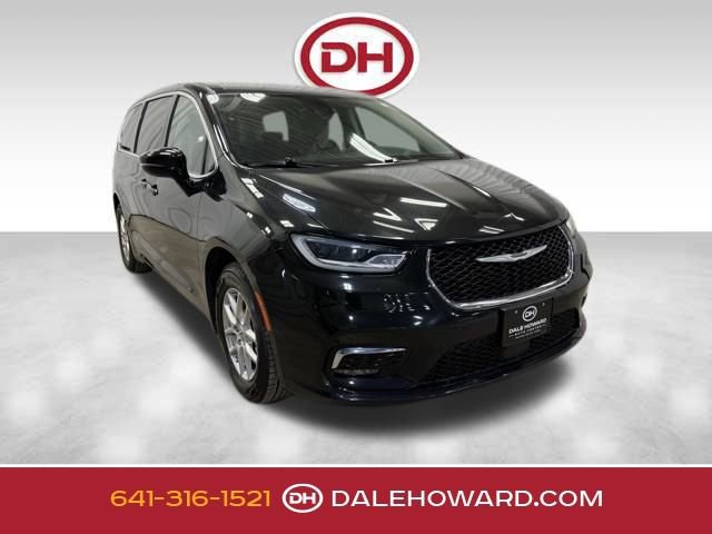 Used 2024 Chrysler Pacifica Touring-L image 1