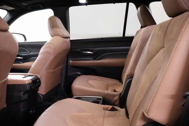 Certified 2025 Toyota Grand Highlander AWD Hybrid image 30