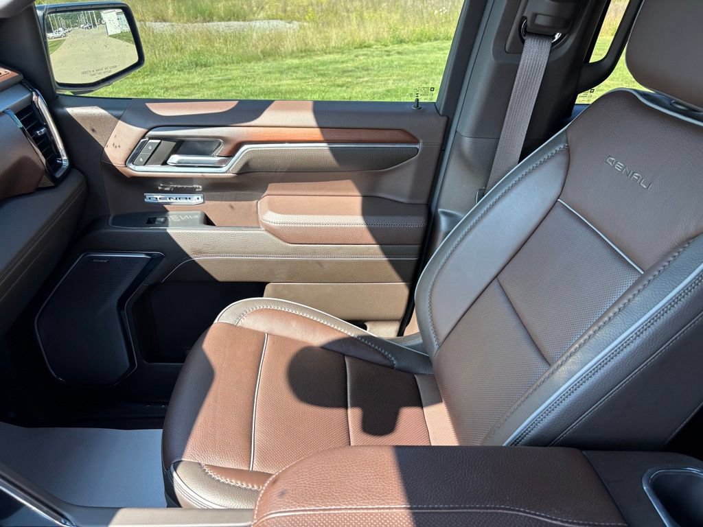 Used 2024 GMC Sierra 1500 Denali w/ Technology Package AWD/4WD image 17