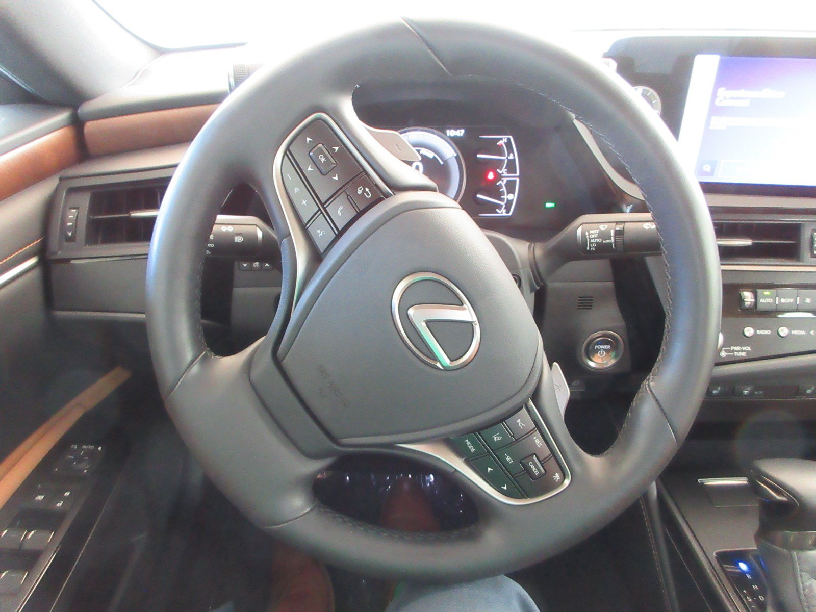 Used 2025 Lexus ES 300h w/ Premium Package FWD image 36