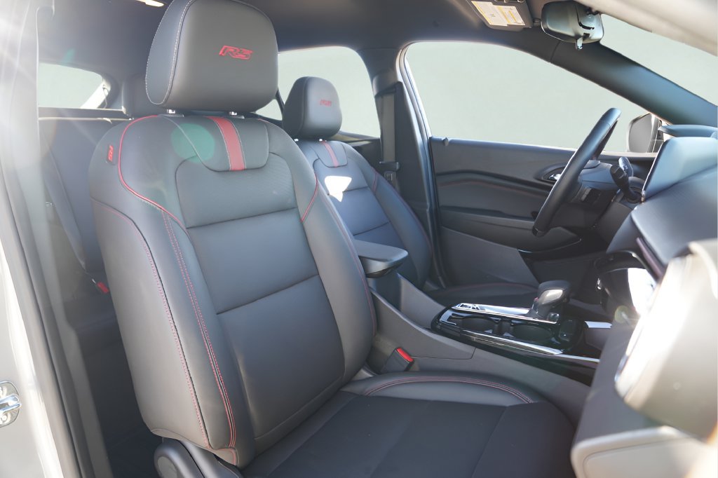 Used 2025 Chevrolet Trax RS w/ Driver Confidence Package FWD image 24