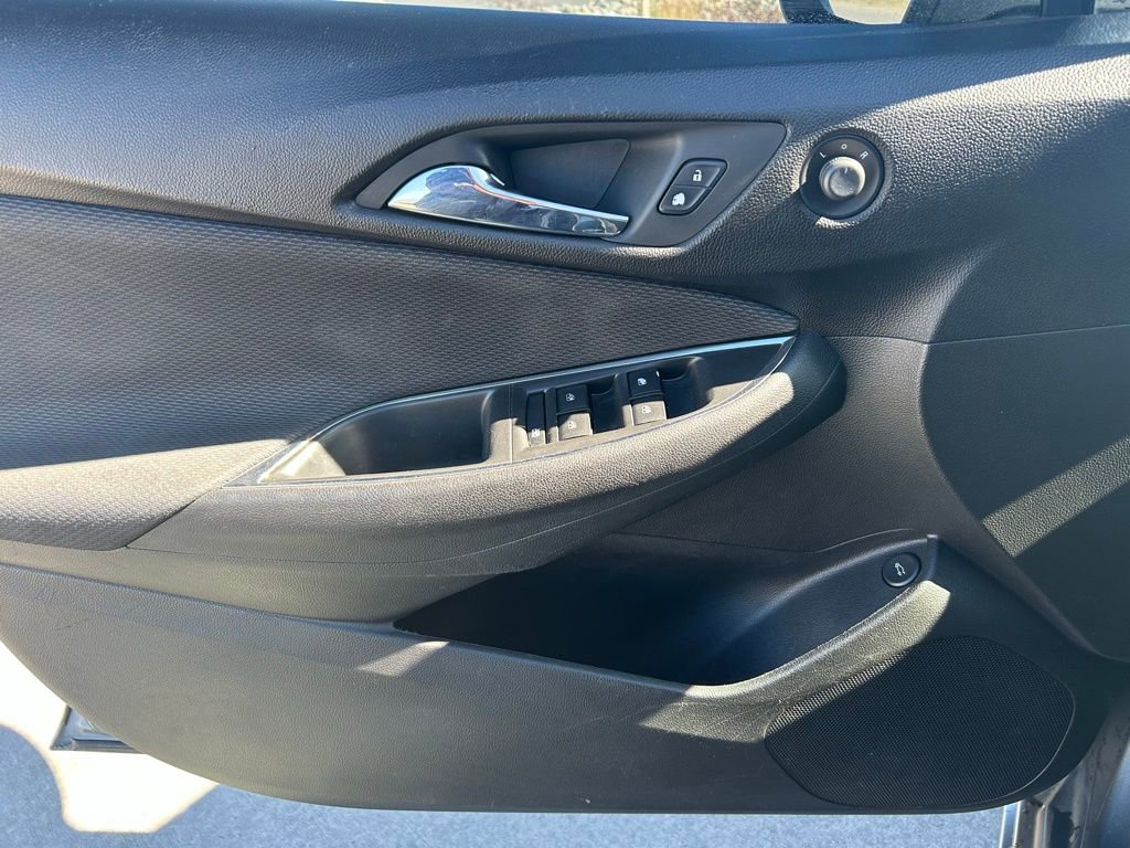 Used 2018 Chevrolet Cruze LT w/ Convenience Package image 10