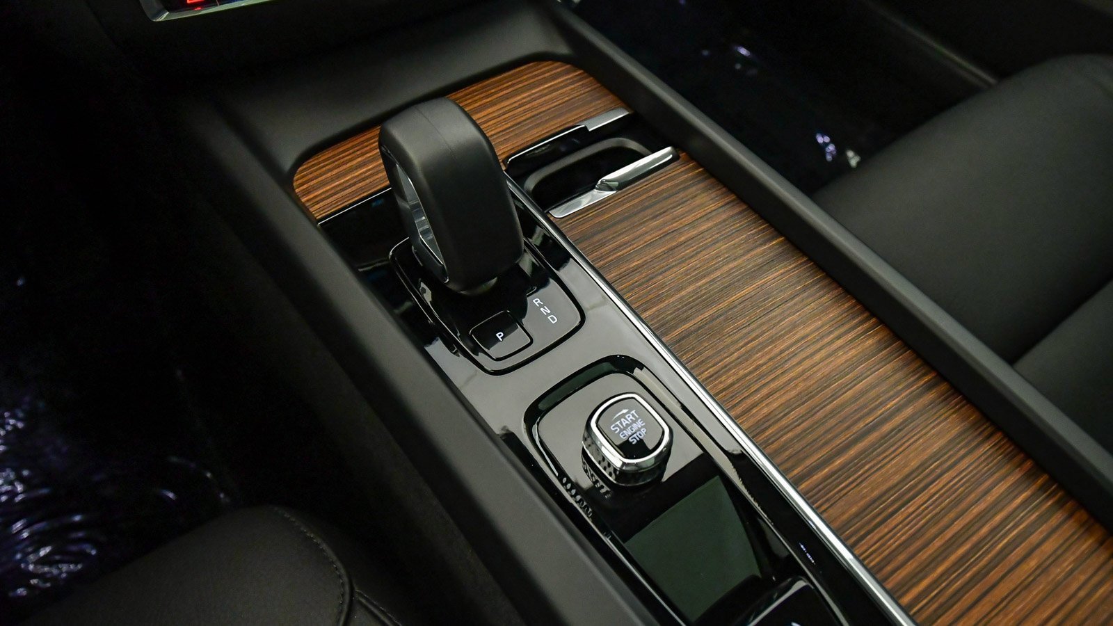 Certified 2024 Volvo V60 B5 Cross Country Plus image 23