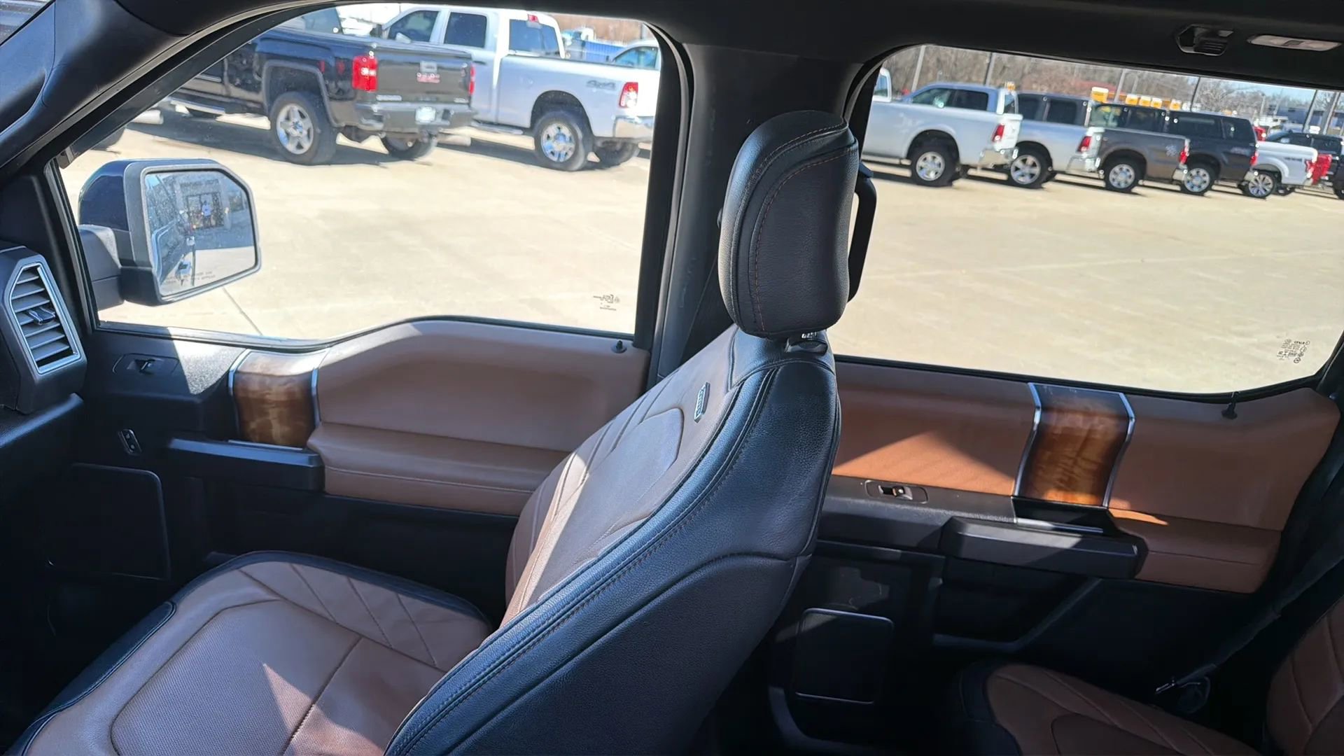 Used 2016 Ford F150 Limited w/ Trailer Tow Package image 57