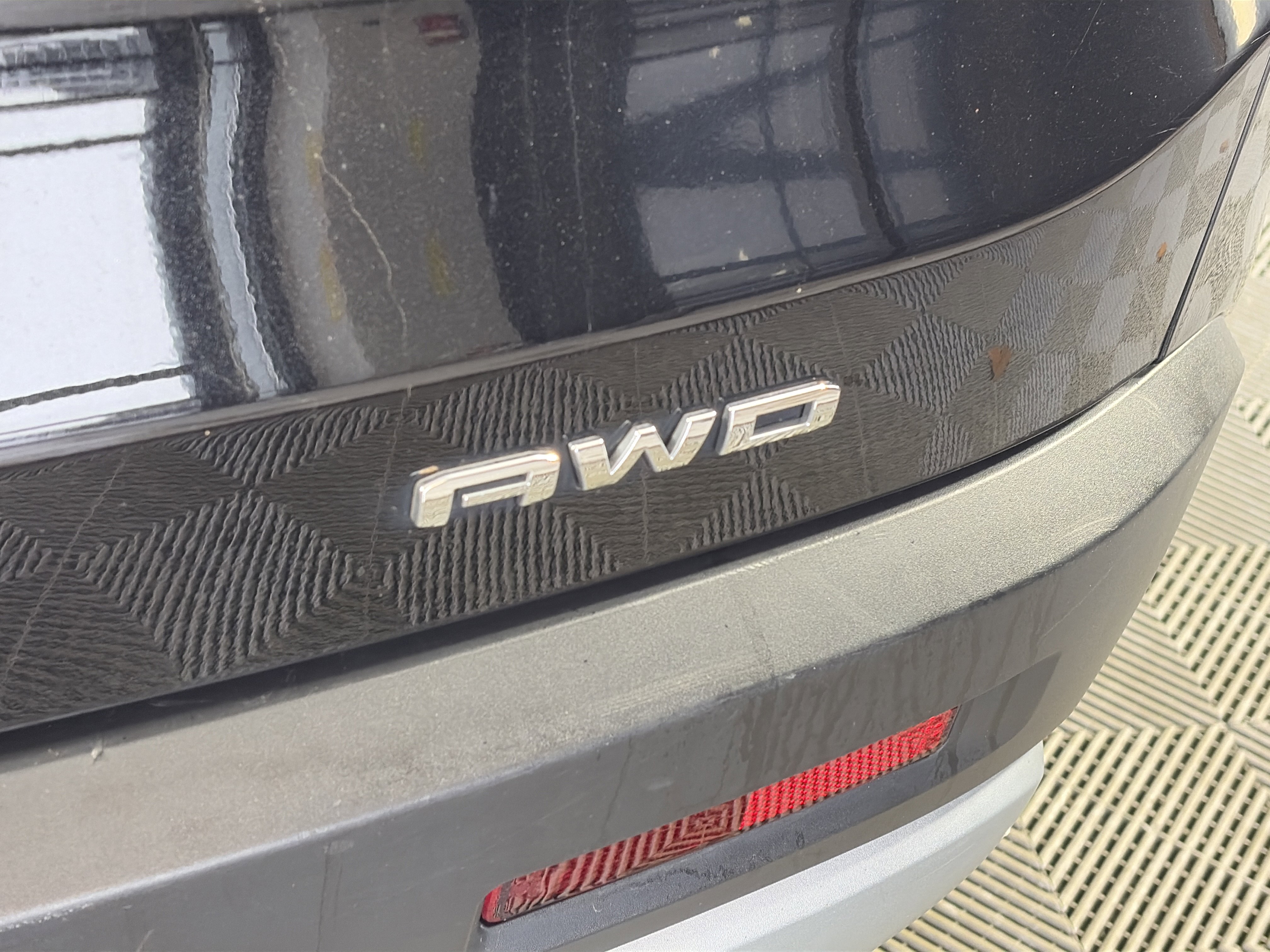 Used 2023 GMC Acadia SLT w/ Preferred Package image 16