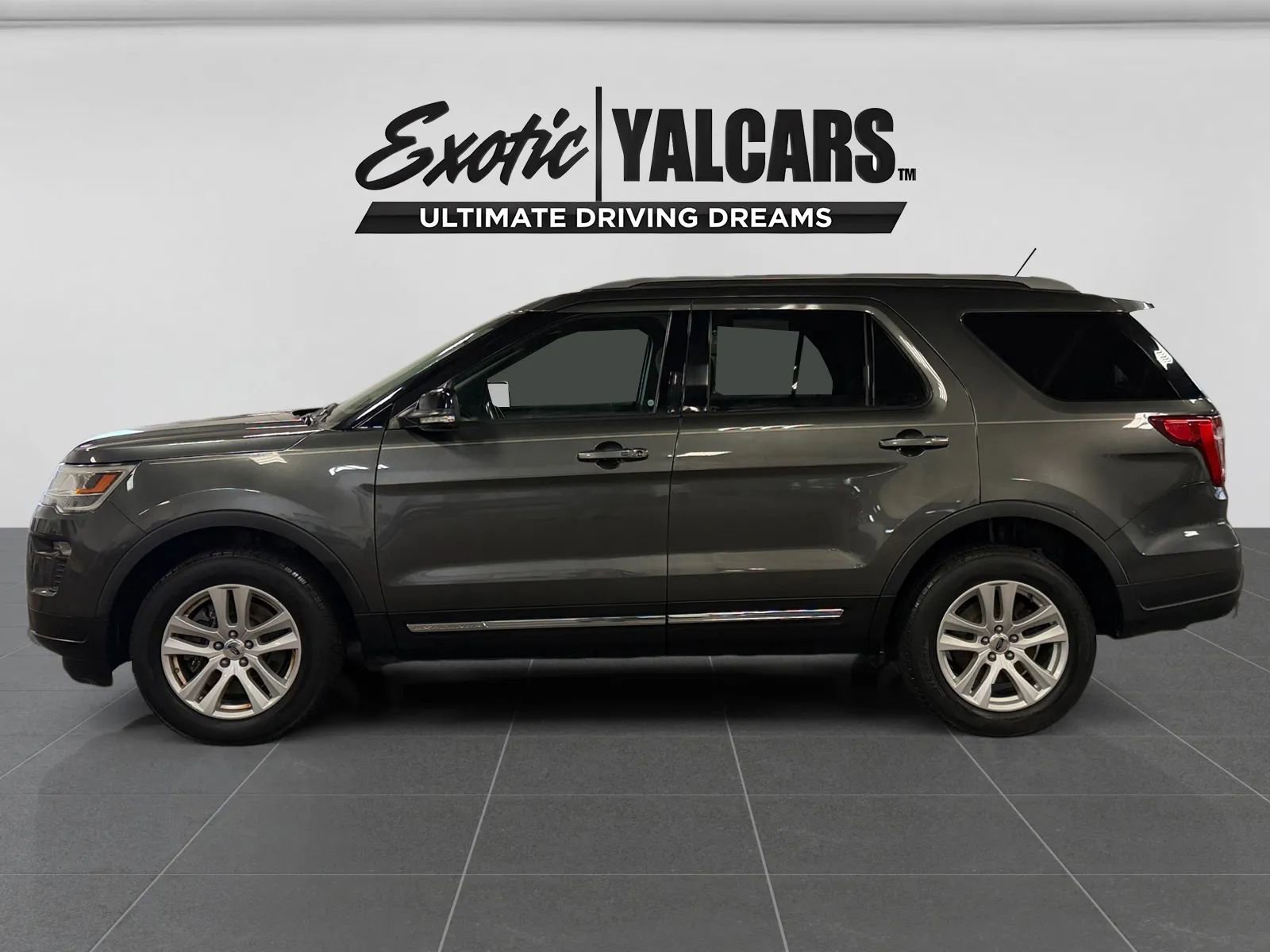 Used 2018 Ford Explorer XLT w/ Equipment Group 201A image 2