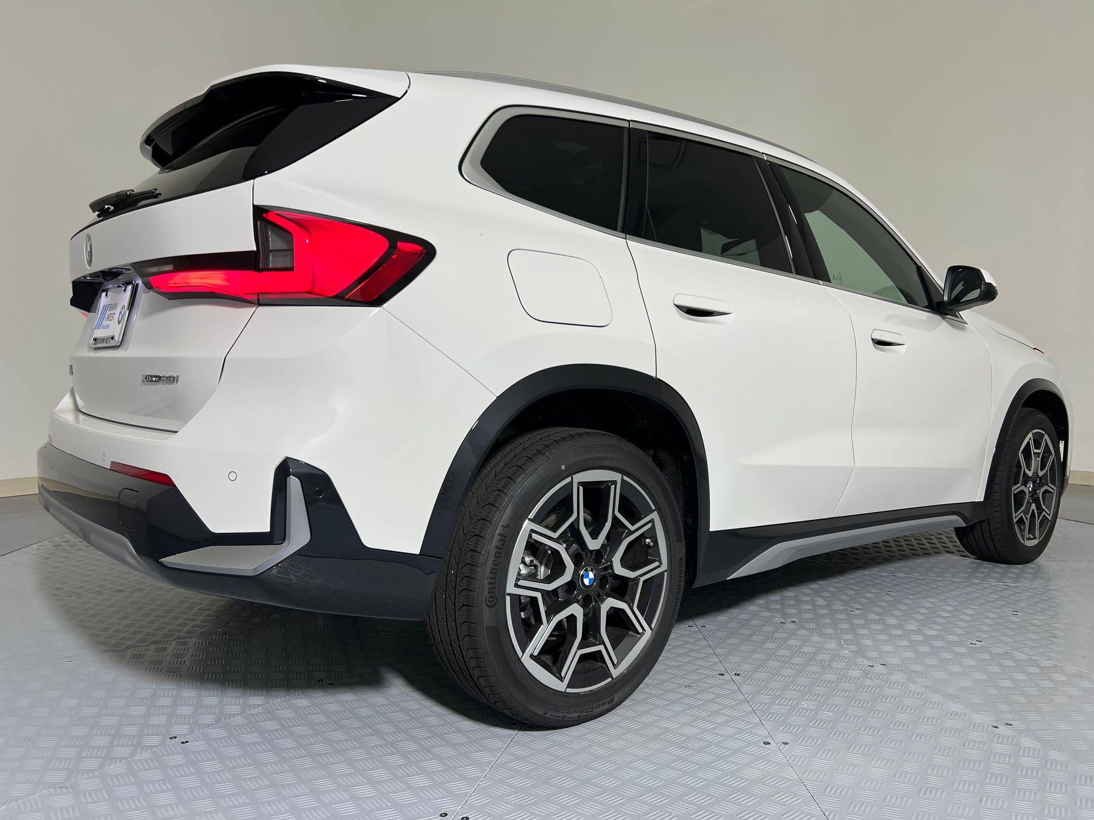 New 2026 BMW X1 xDrive28i w/ Technology Package AWD/4WD image 8