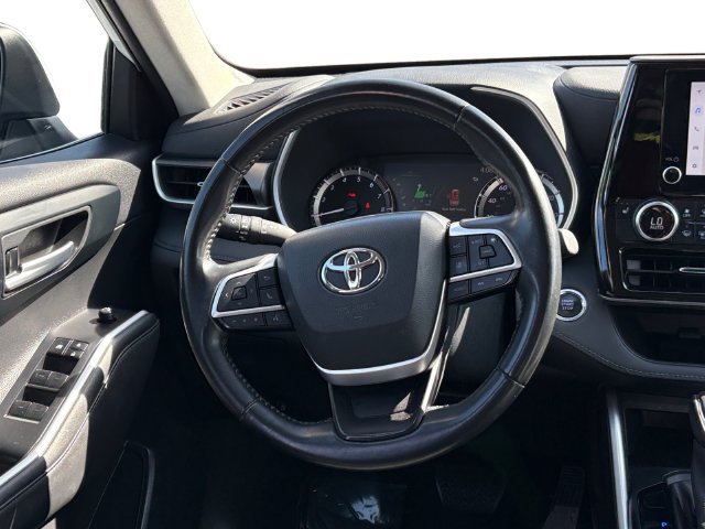 Used 2023 Toyota Highlander XLE AWD/4WD image 15