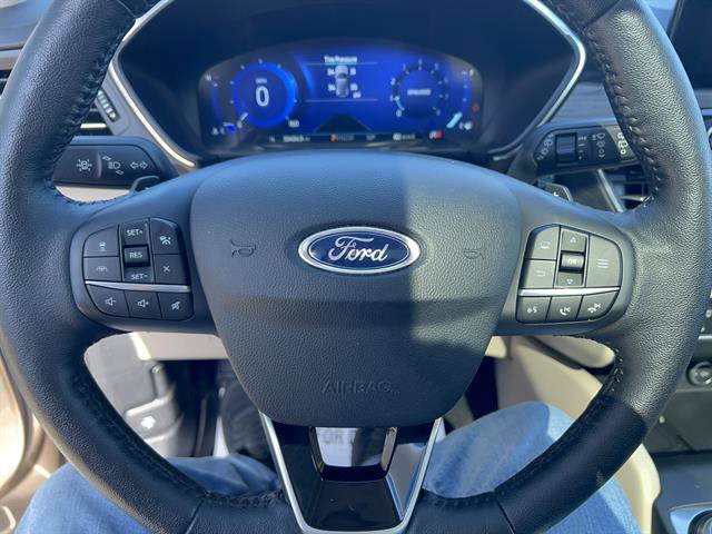 Used 2020 Ford Escape Titanium w/ Titanium Premium Package 2.0 AWD/4WD image 18