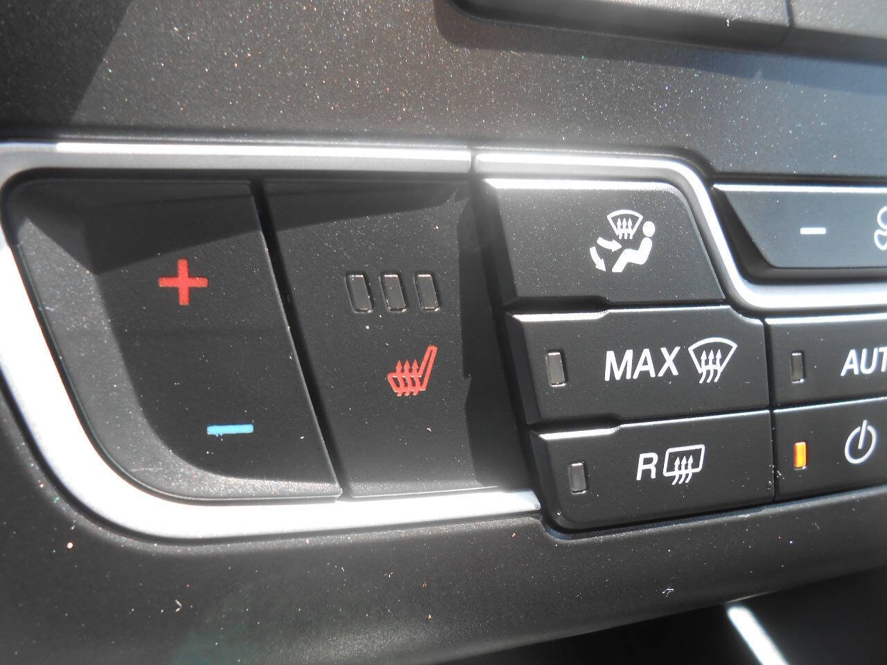 Used 2019 Ford Fusion SE image 14