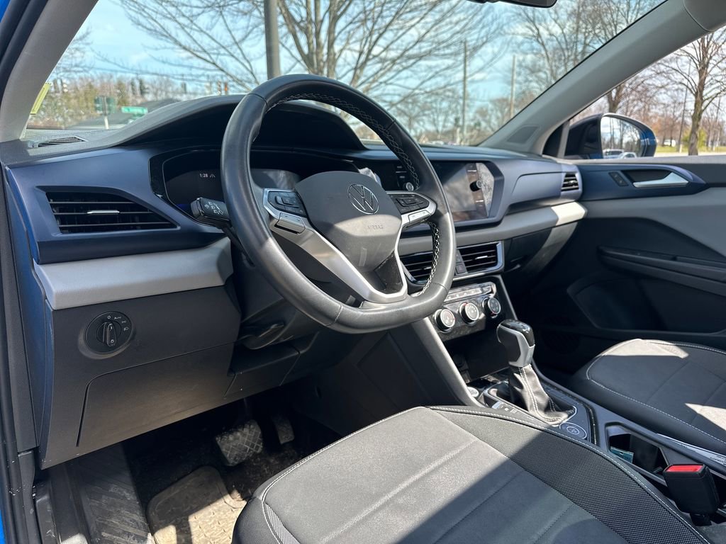 Certified 2023 Volkswagen Taos SE w/ Panoramic Sunroof Package image 6