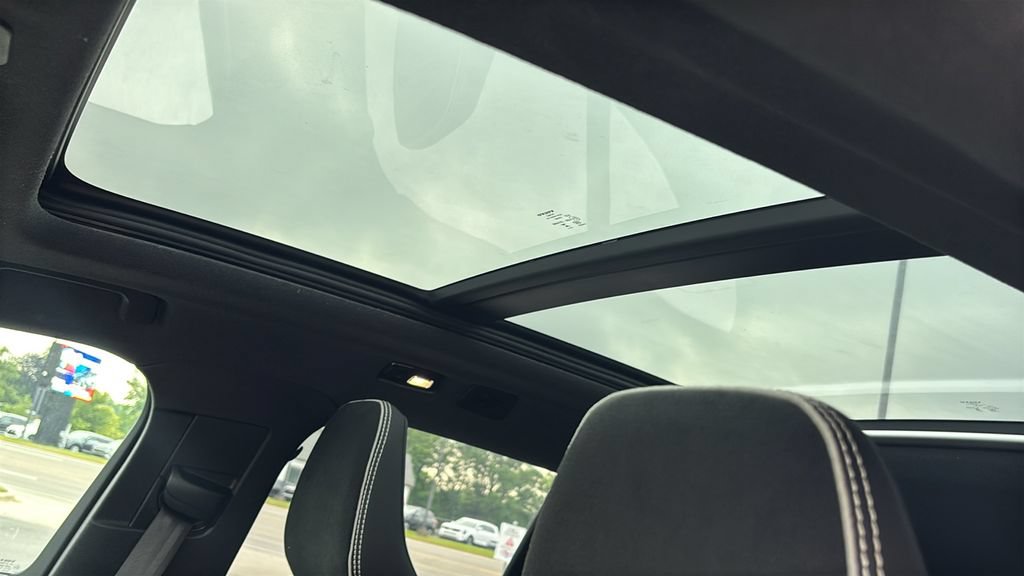 Certified 2025 Volvo XC40 B5 Plus AWD/4WD image 10