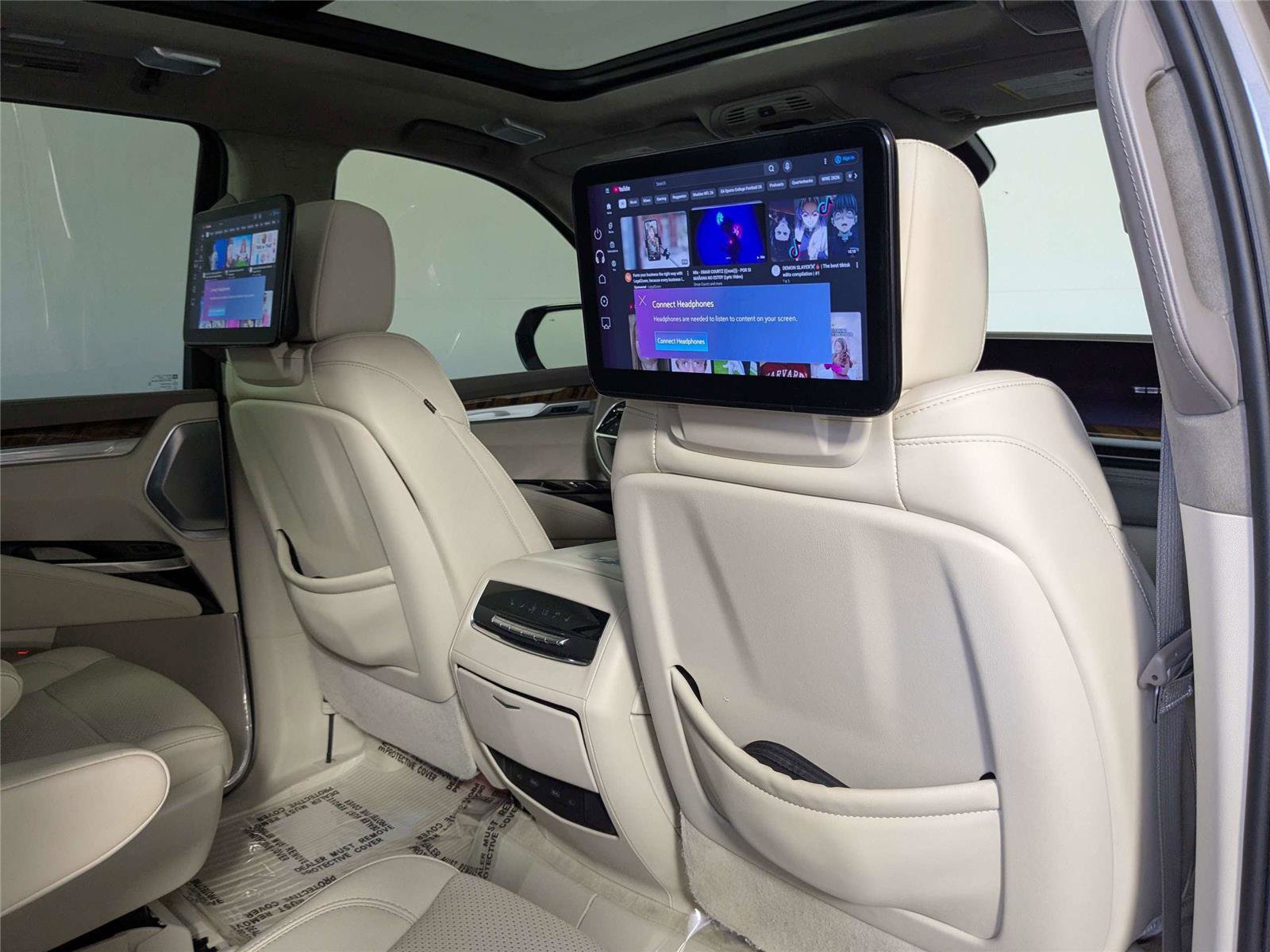 Used 2025 Cadillac Escalade Sport Platinum w/ LPO, Floor Liner Package AWD/4WD image 35