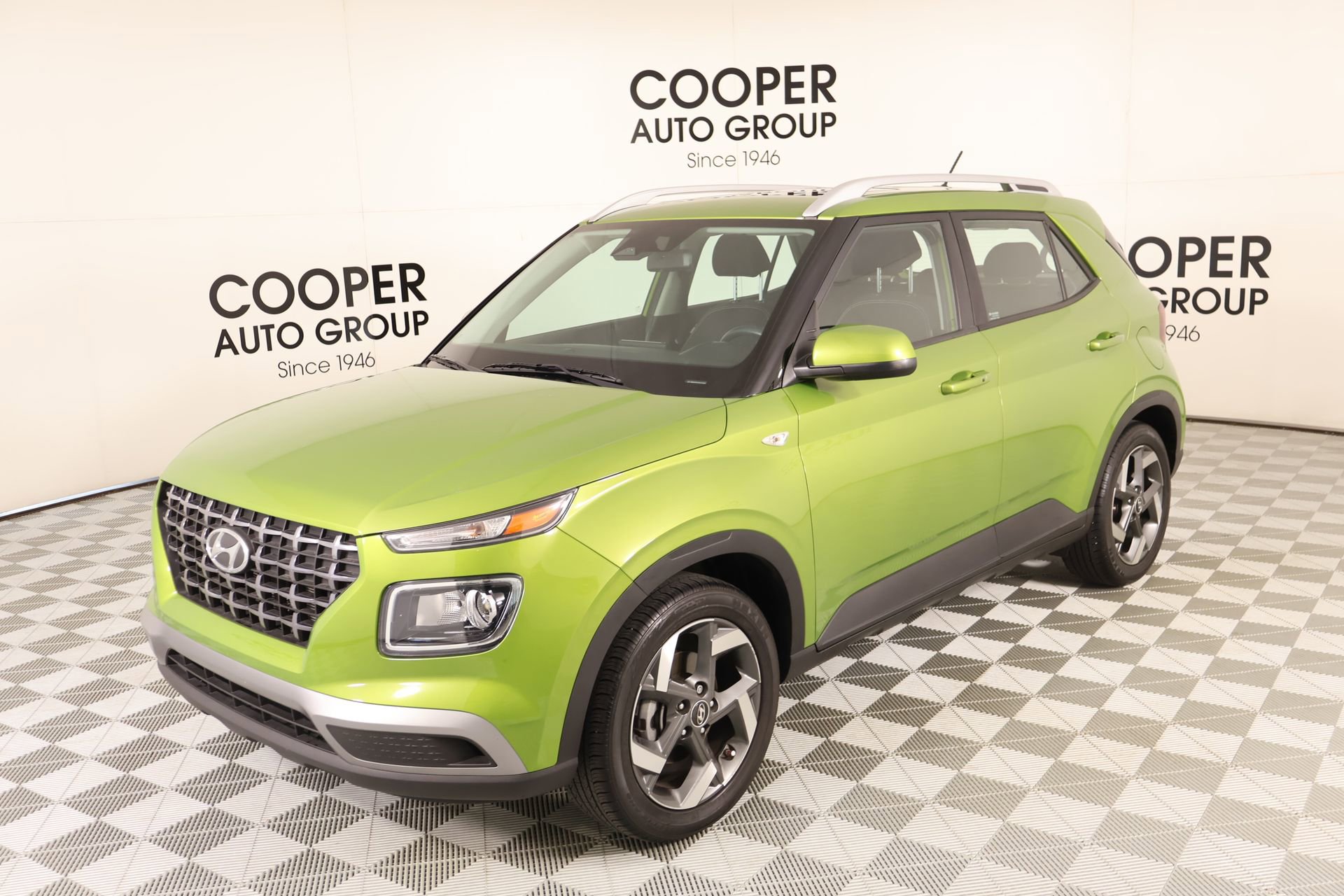 Used 2024 Hyundai Venue SEL FWD image 9