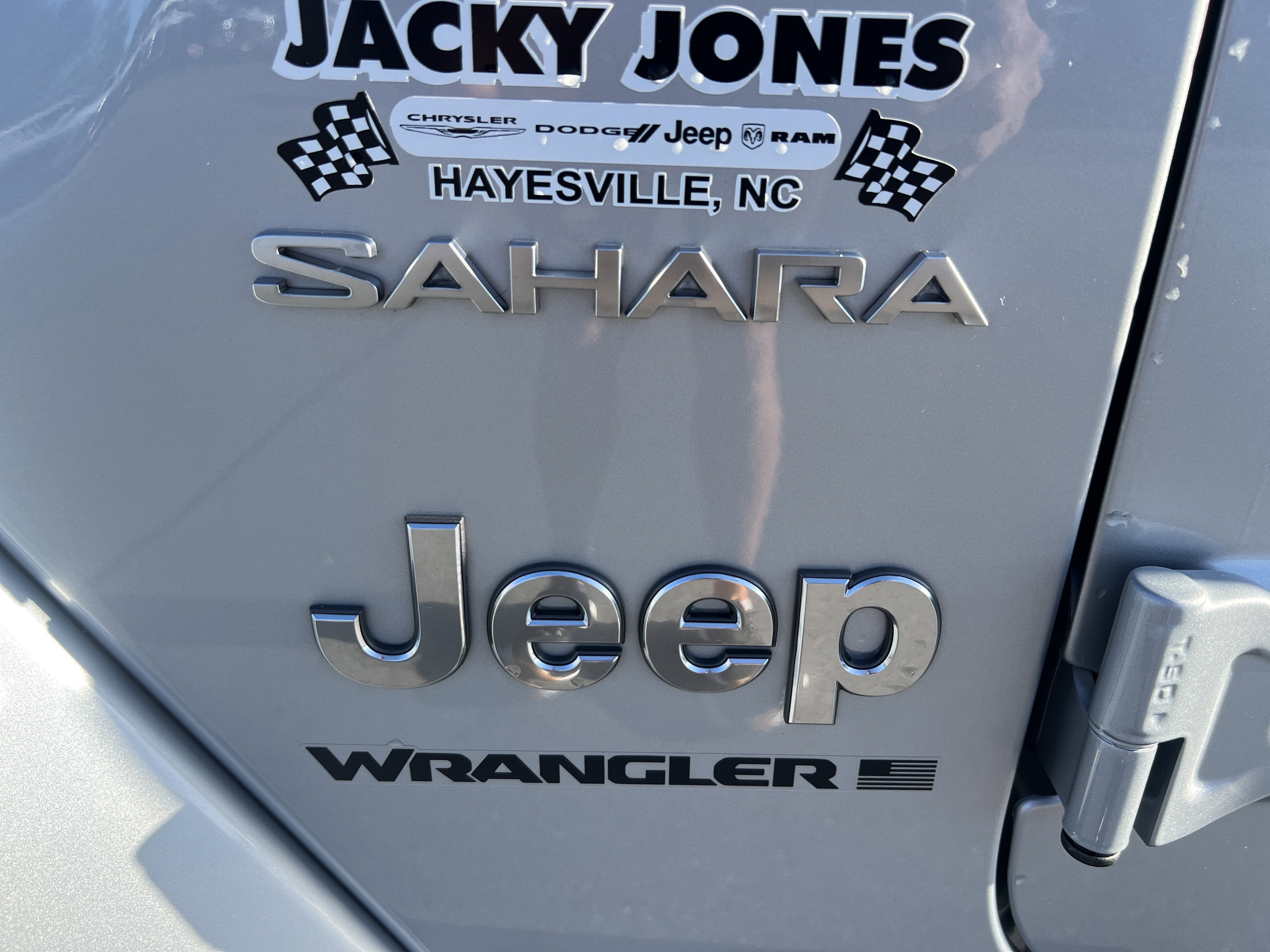 Used 2024 Jeep Wrangler Sahara image 7